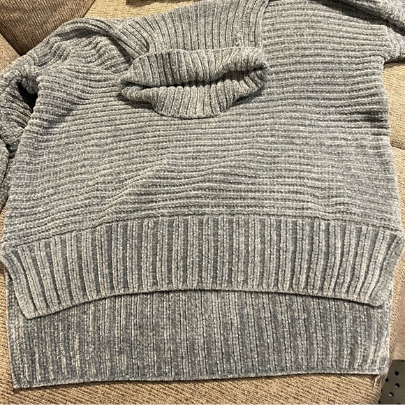 Pink Rose turtleneck sweater size medium. - Picture 9 of 9